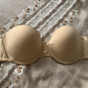 Frederick’s of Hollywood Nude Strapless Bra